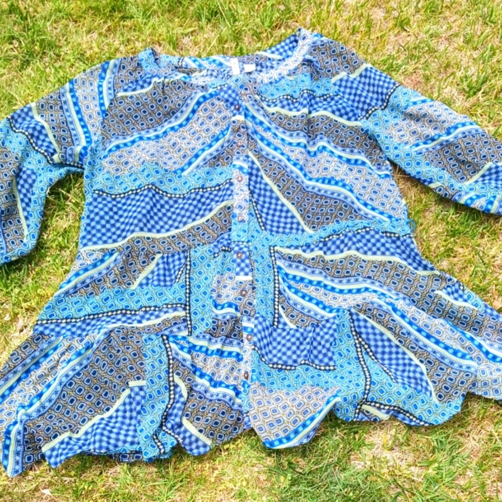 SUNSET RD., Sheer top. Size Large.